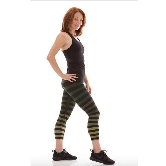 K-DEER Pants - K-DEER Capri Leggings in Maranda Stripe, Sz M